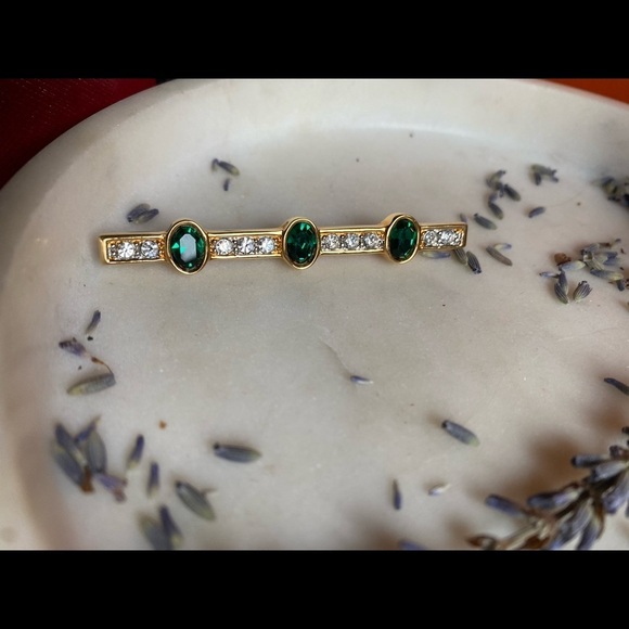 Swarovski S.A.L bar gold tone pin with green and white crystals - Picture 6 of 15